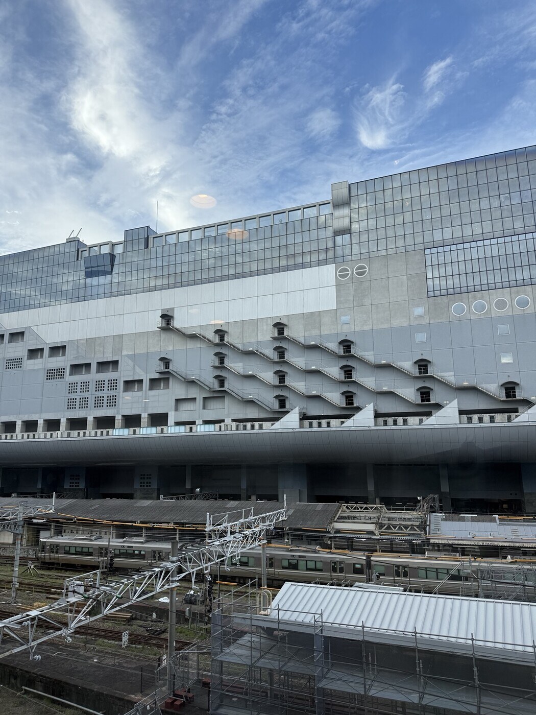 お部屋の窓から見えた京都駅。線路がすぐ目の前に🚃