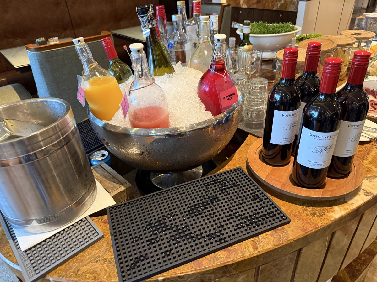 ジュースやワインなどのドリンク。