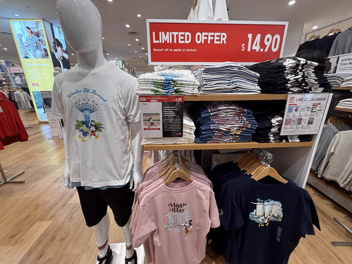 ユニクロでは、シンガポール柄のディズニーTシャツも発見😊