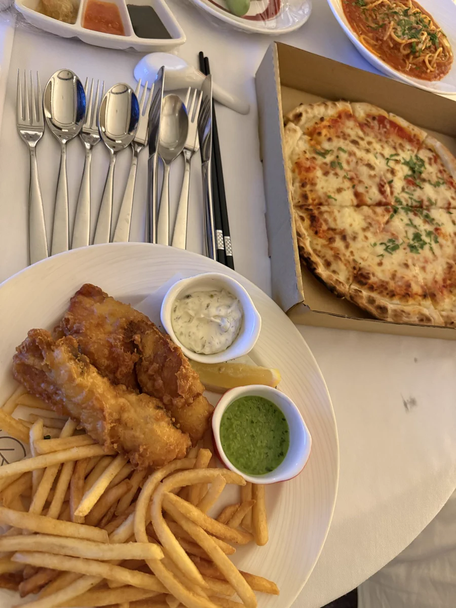ピザやフィッシュ&チップスも、しっかりボリュームがありました。