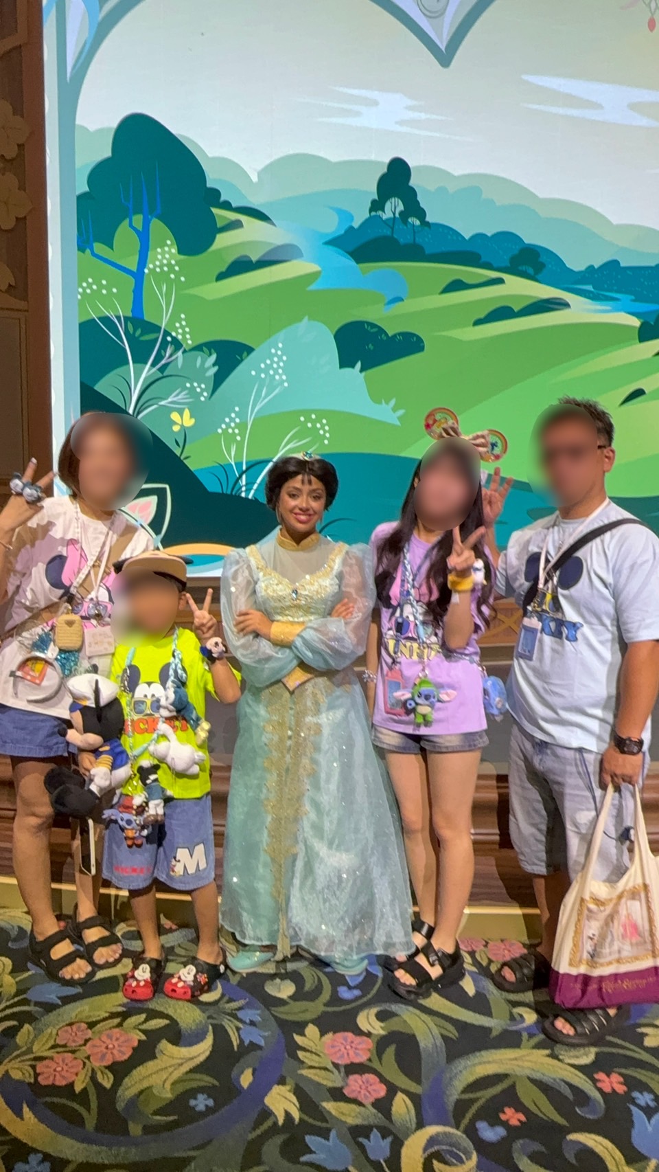 ジャスミンと家族4人で。写真だけ見ると、ペンで慌てたことは分からない😂💕