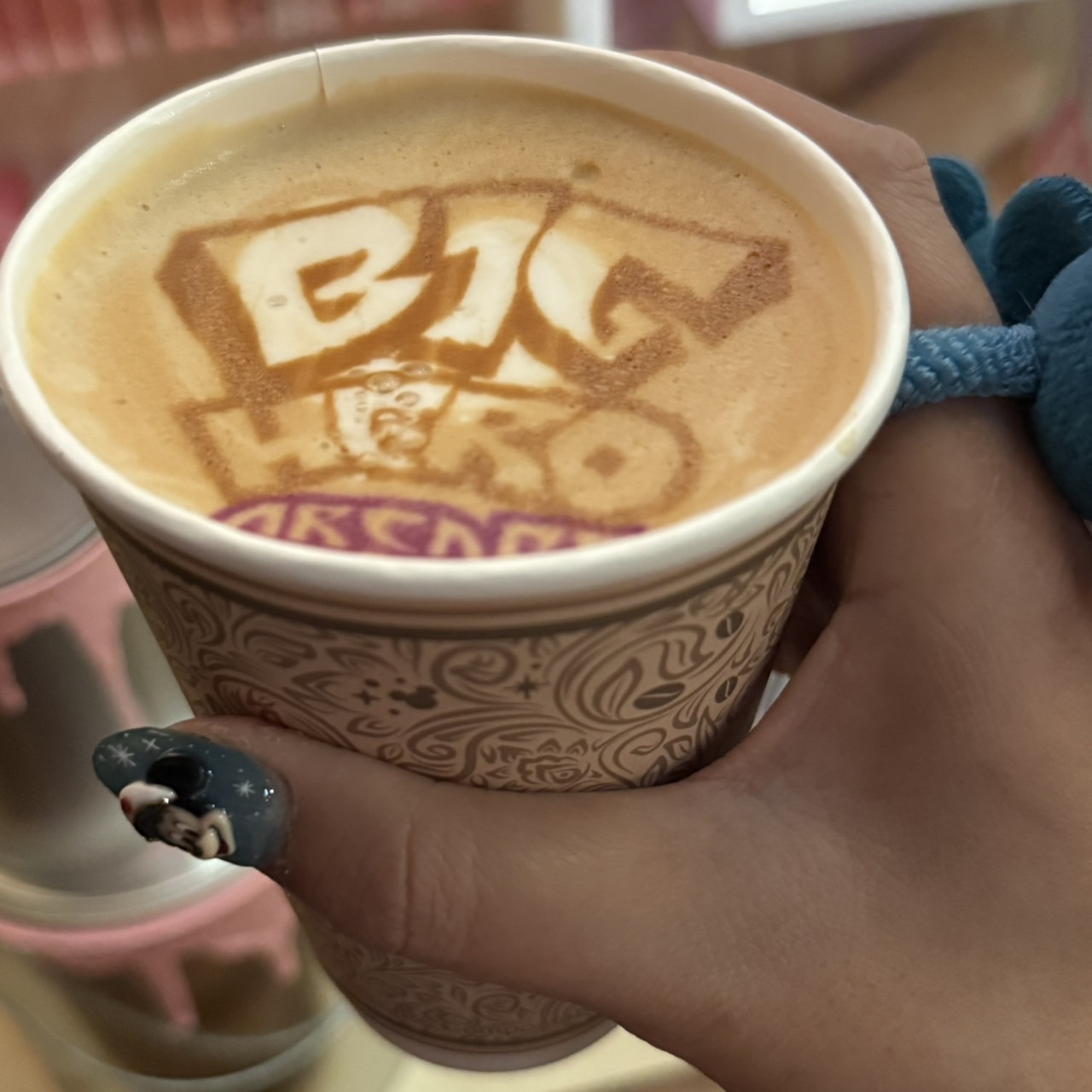 BIG HEROの絵柄が可愛い、カップ入りのドリンク💕