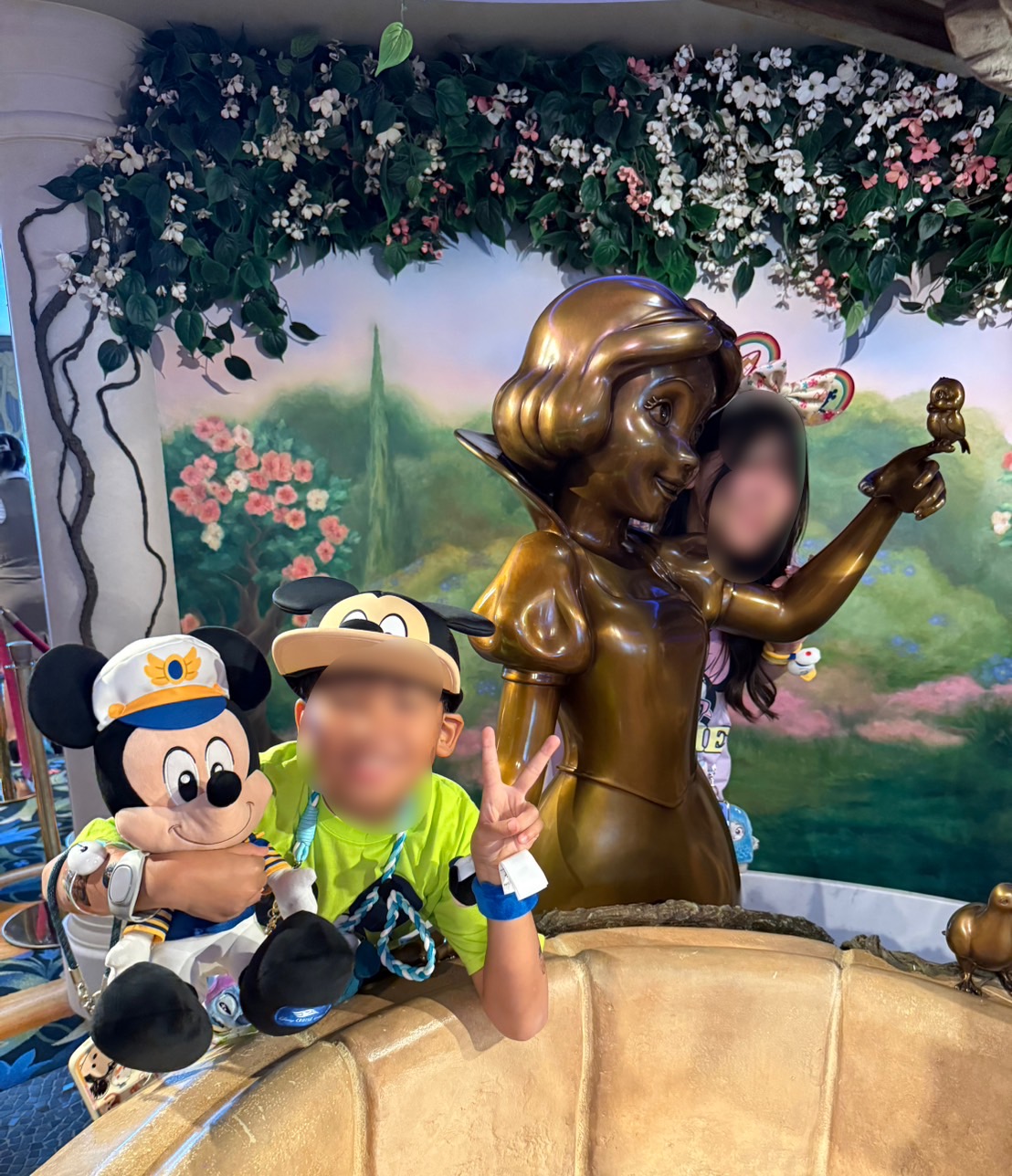 ラプンツェルの装飾のところでも、子供たちを撮影😊