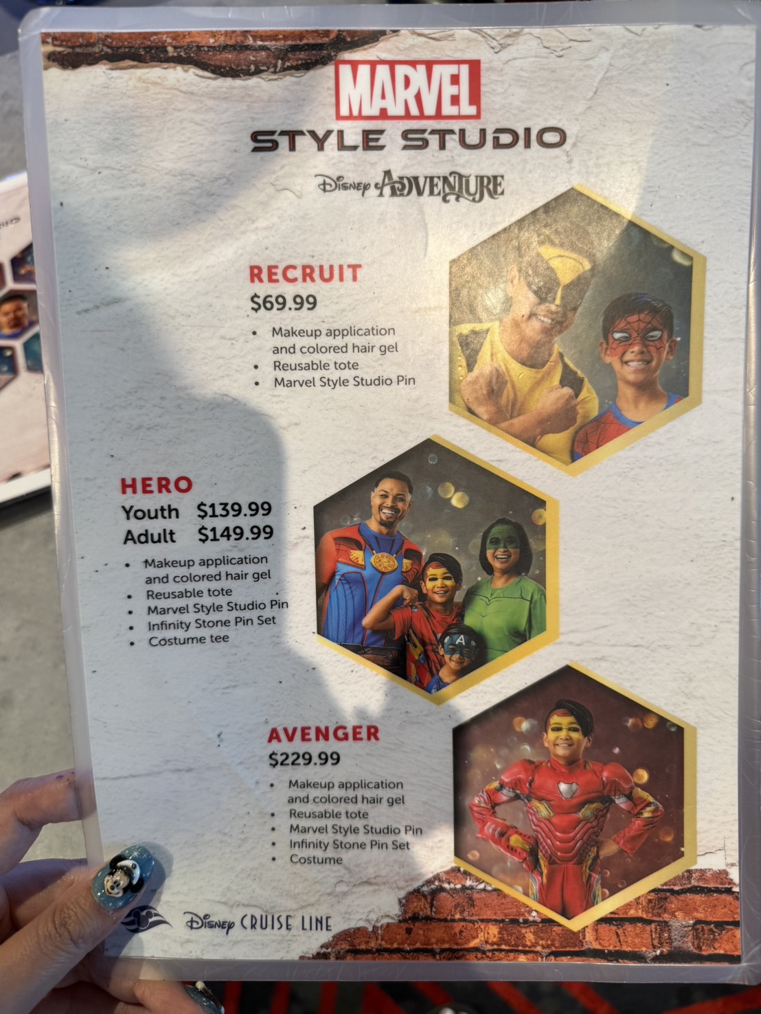 ランチを待つ間に、翌日のMARVEL STYLE STUDIOを予約しに行きました😊