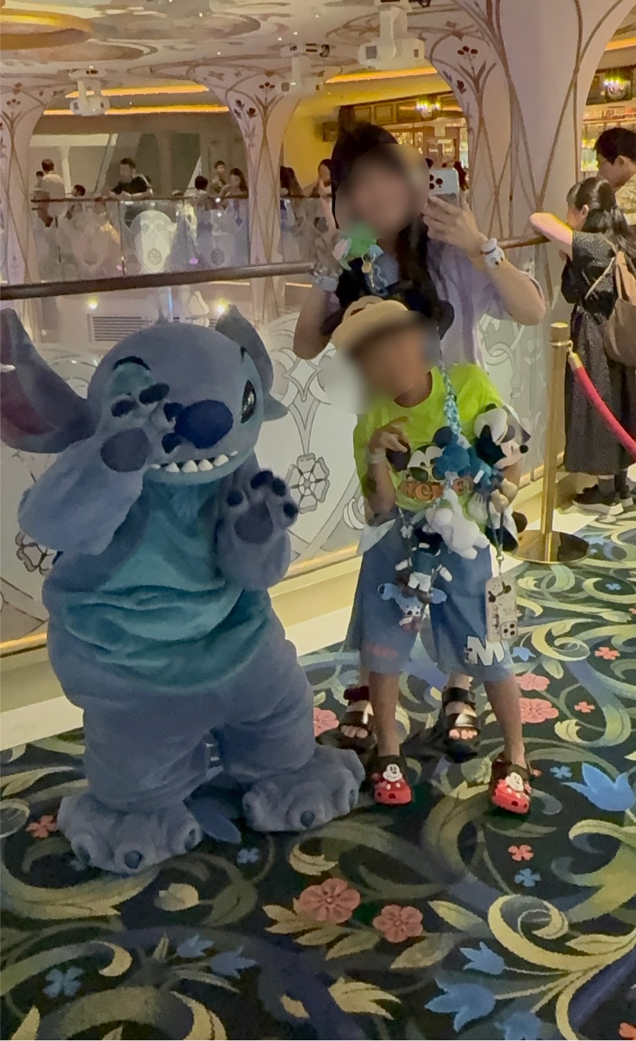 スティッチと子供たち。会えてうれしい時間です💕