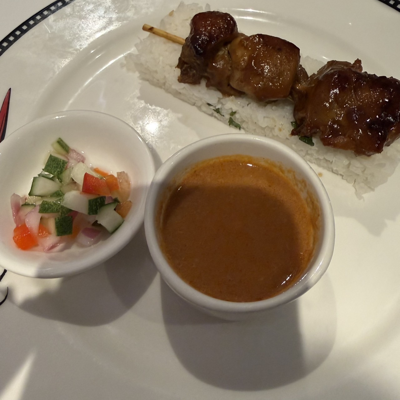 2日目のディナーで撮ったお料理。ソースも添えられた一皿です😊