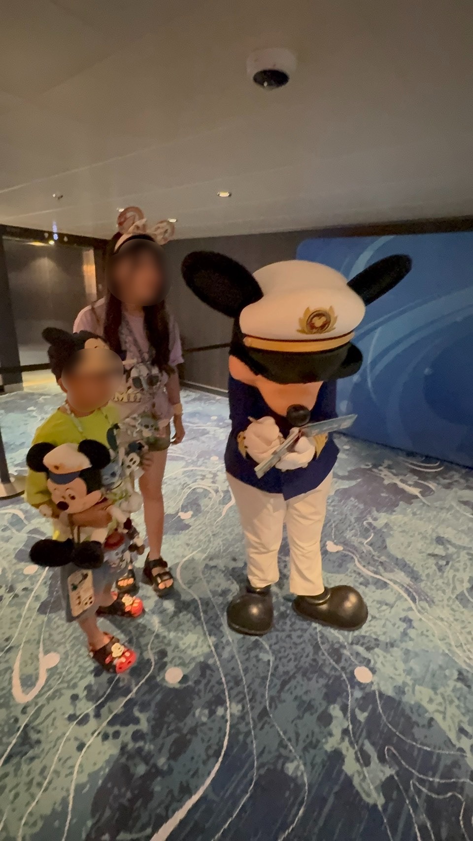 ミッキーと子供たちのグリーティング。会えるとうれしい🥰