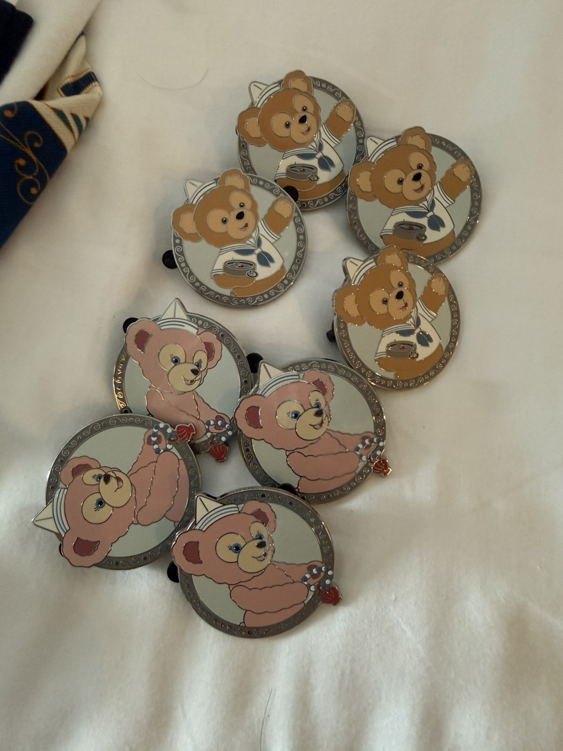 ダッフィーとシェリーメイがいっぱい。可愛いけど、集まり方よ🤣